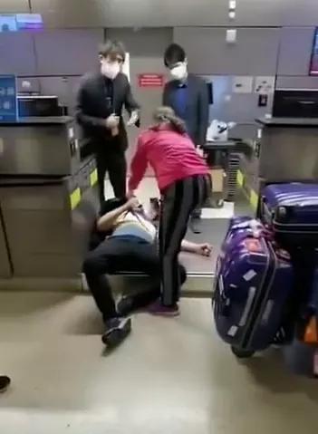 华人登机爆料视频真实,真实还原航班惊险瞬间  第1张