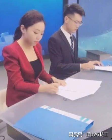 两位主持人爆料新闻,揭秘幕后真相